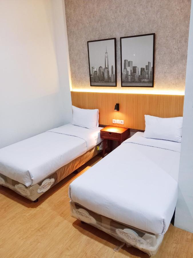 Andita Syariah Hotel Surabaya Exterior photo