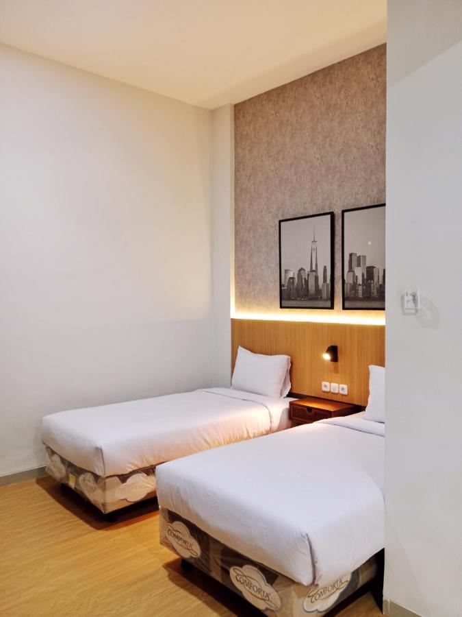Andita Syariah Hotel Surabaya Exterior photo