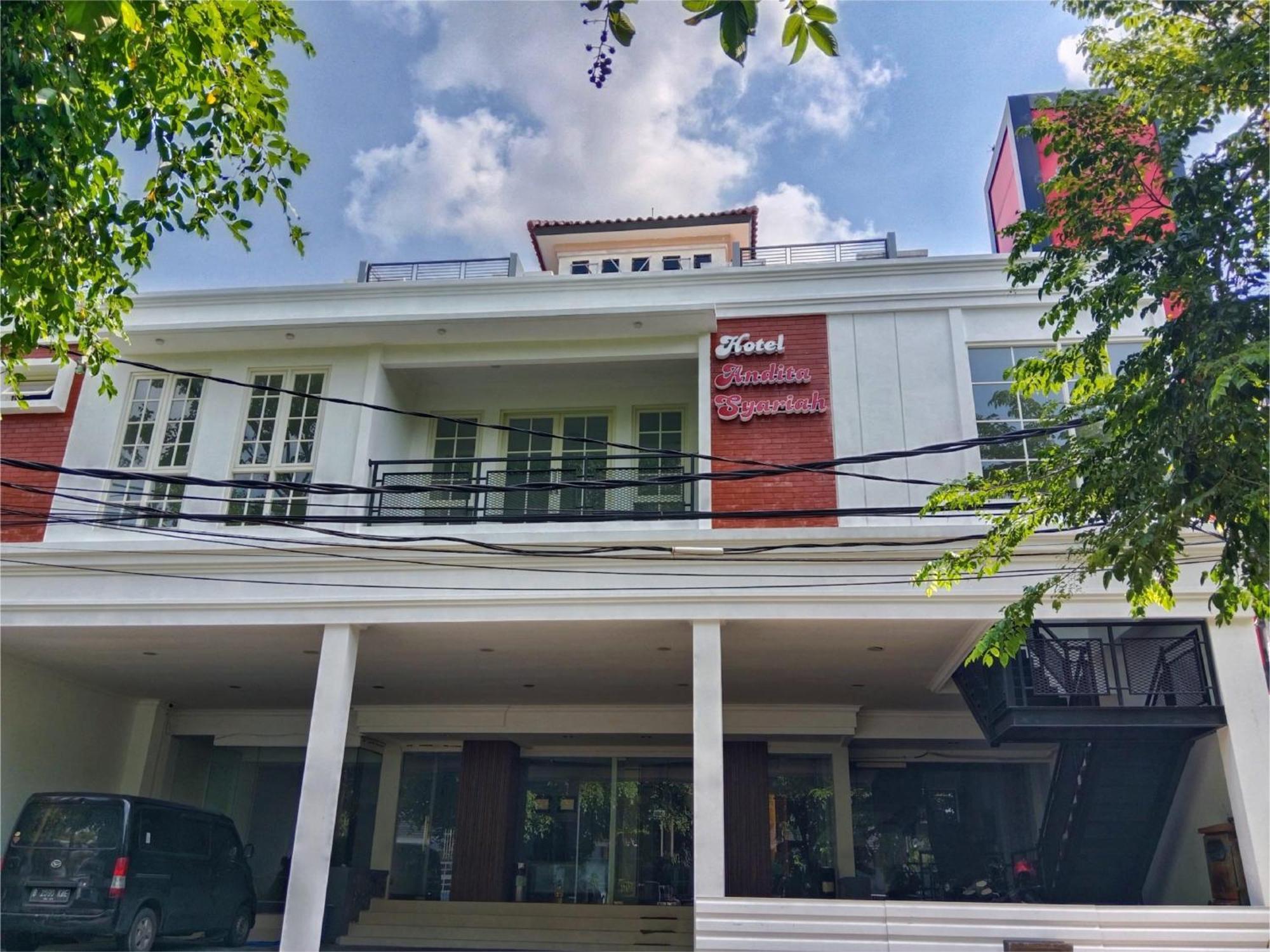 Andita Syariah Hotel Surabaya Exterior photo